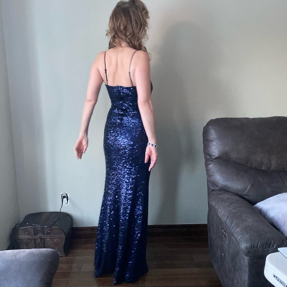 Beautiful blue size 4-6 dress Worn once to an army ball. comfy and easy to walk - Picture 4 of 6